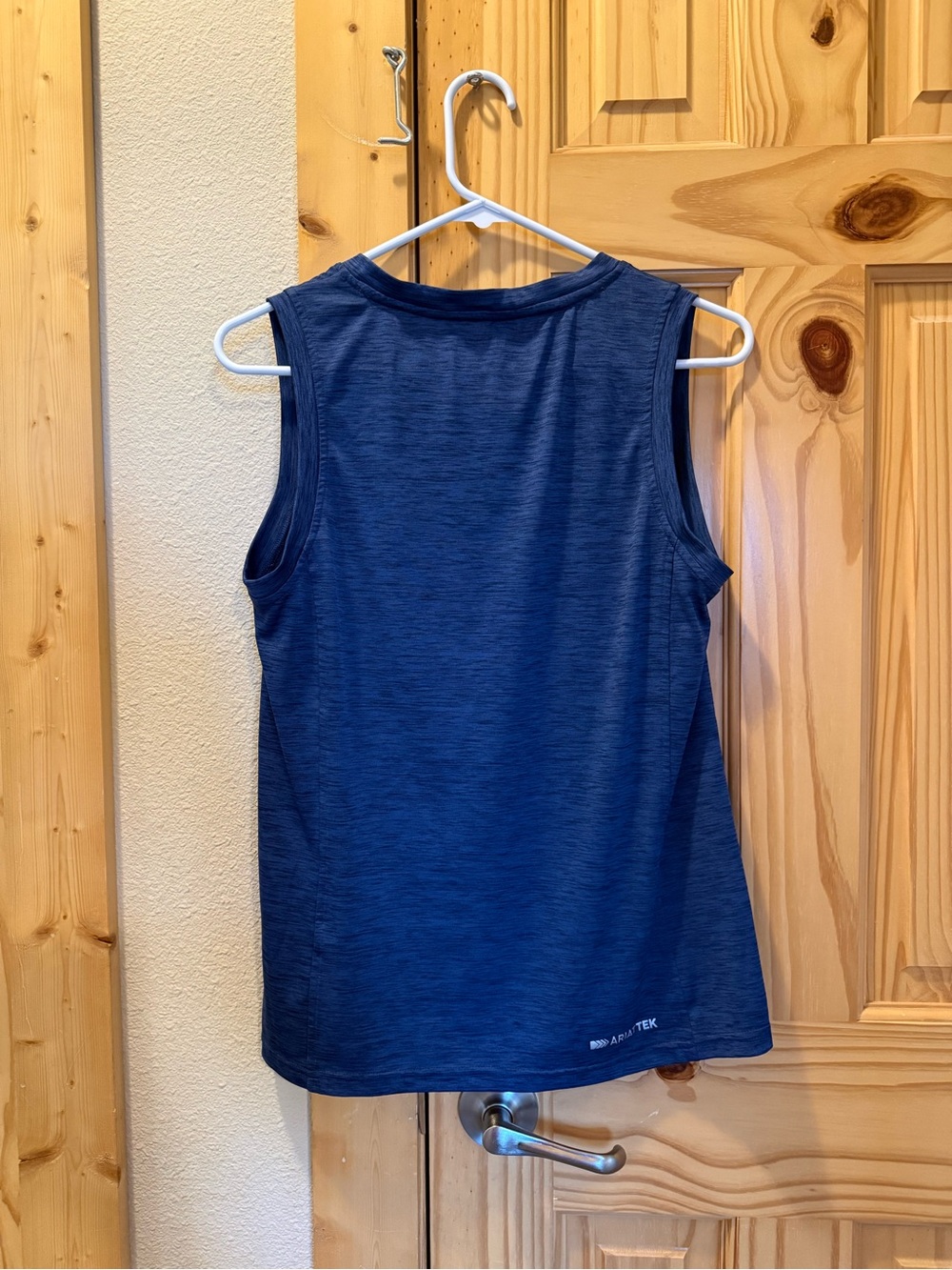 Ariat Navy V-Neck Performance Sleeveless Tank - Picture 2 of 3